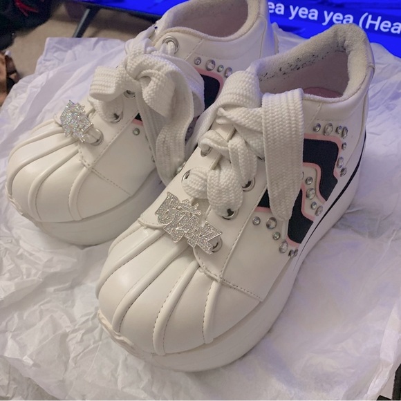 FOREVER DIAMONDZ PLATFORM SNEAKERS

Dollskill x Bratz US7 - Picture 10 of 13